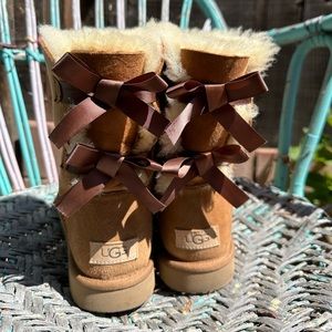 Uggs - Bailey Bow